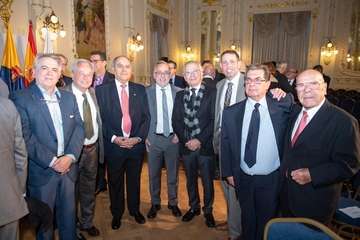Morales recoge la Medalla de Oro de la Cámara por el servicio del Cabildo a la economía de la Isla (Foto TA)